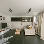 Casa Moderna Con Giardino